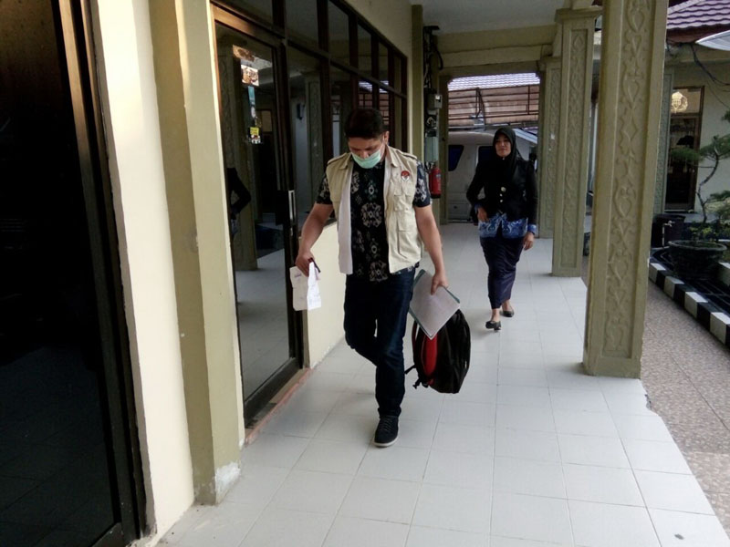 12 Jam Geledah Kantor DPRD Bengkalis, Ini yang Diangkut KPK